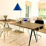 Architect-designed Gem On Mon With View Сasa de vacaciones *