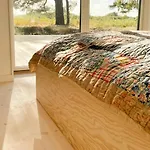 Сasa de vacaciones Architect-designed Gem On Mon With View *