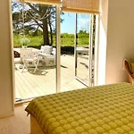 Architect-designed Gem On Mon With View Сasa de vacaciones