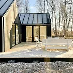 Architect-designed Gem On Mon With View Stege