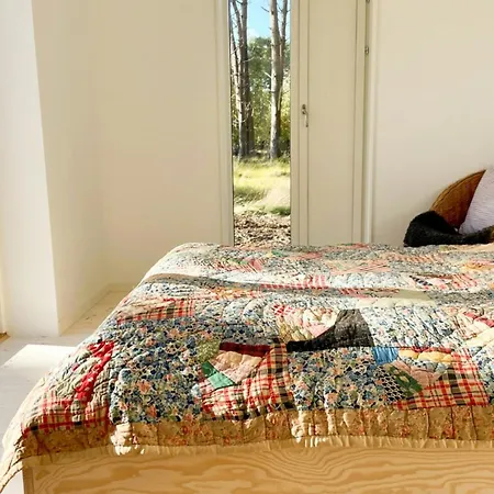 Architect-designed Gem On Mon With View