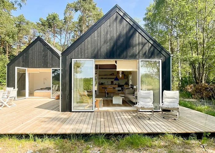 Architect-designed Gem On Mon With View Stege